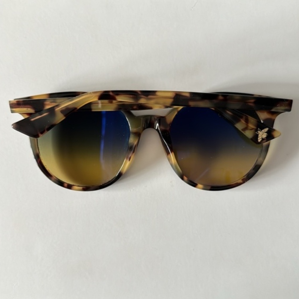 Gucci AR Sunglasses - Tortoise Shell Color - Picture 3 of 3